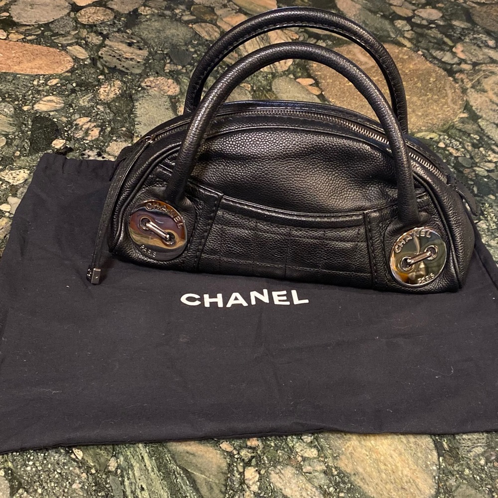 CHANEL Black Caviar Quilted Clutch